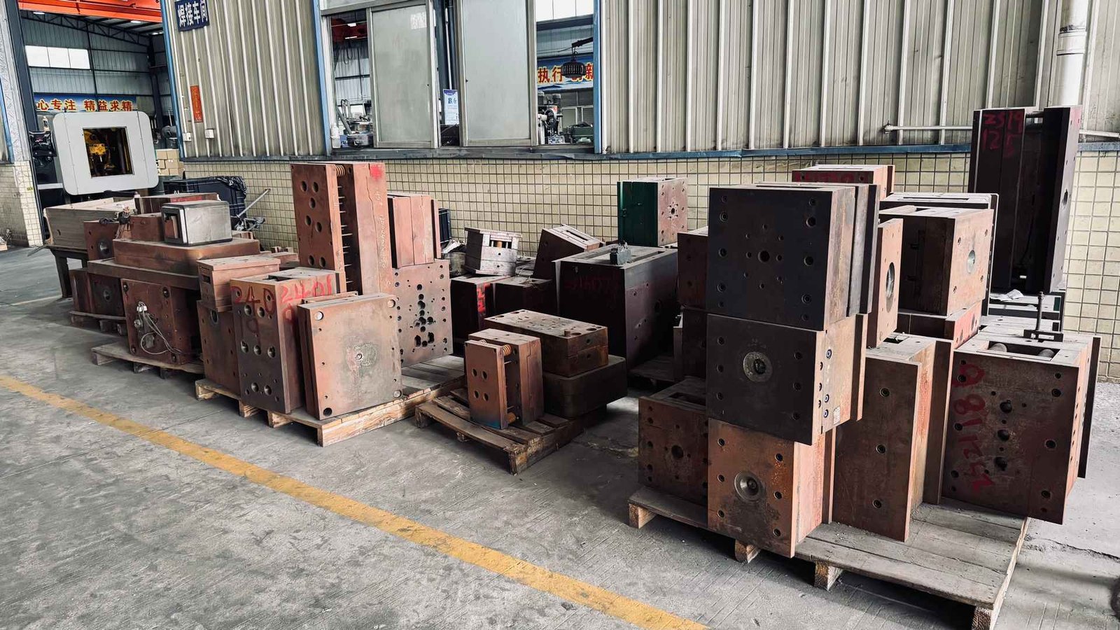 Heavy duty die casting molds storage in Zhongshan Huachuang factory