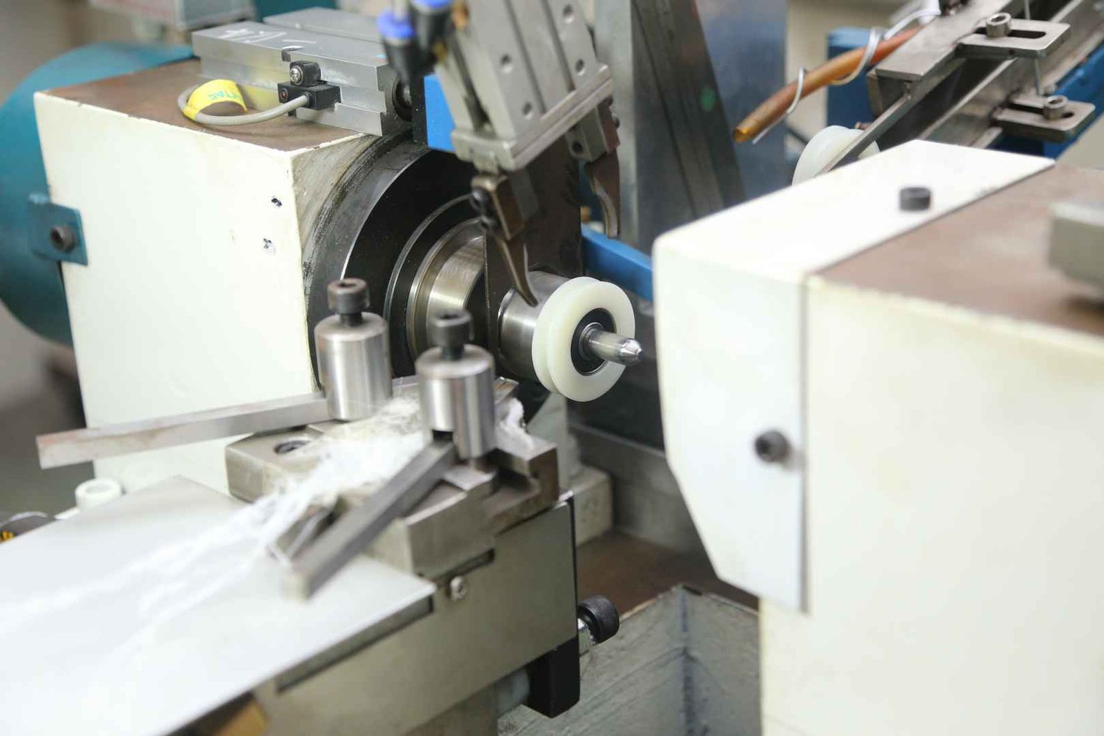 CNC lathe machining nylon roller bearing