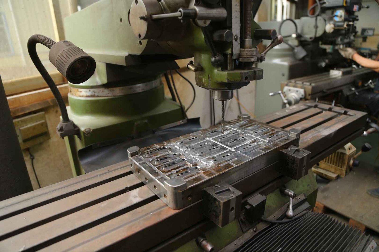 Advanced multi axis CNC milling machine processing custom plastic injection mold