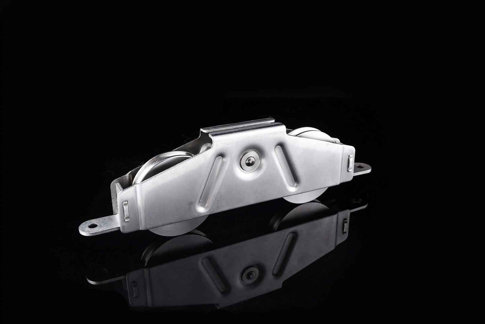 Heavy-duty double nylon wheel sliding door roller